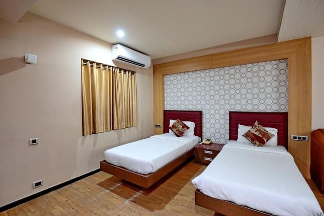 Gold Coast Beach Resort Puri Esterno foto