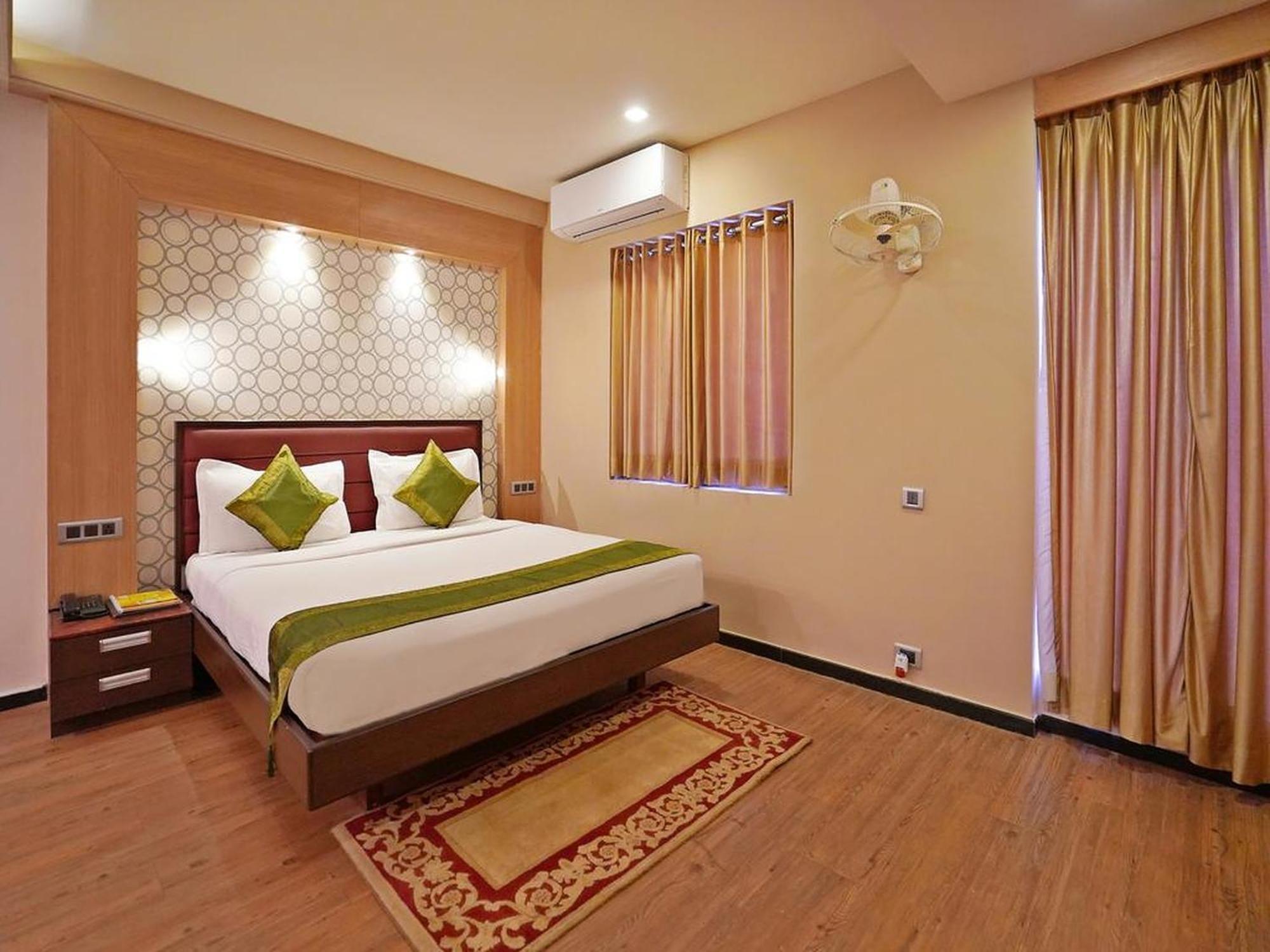 Gold Coast Beach Resort Puri Esterno foto